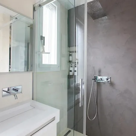 Modern Luxury In The Heart Of The 아파트